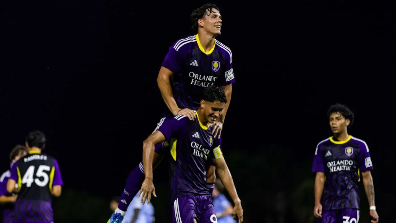 Jugadores de Orlando City II celebrando un gol Jugadores de Orlando City II celebrando un gol
