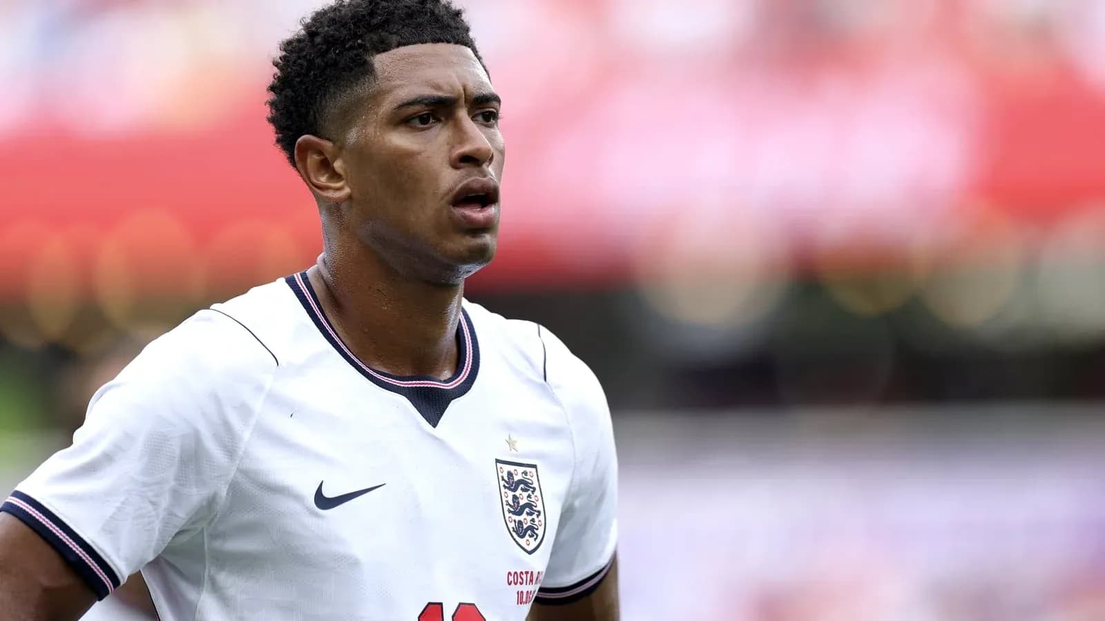 Jugador de Inglaterra en partido de fútbol Jugador de Inglaterra en partido de fútbol