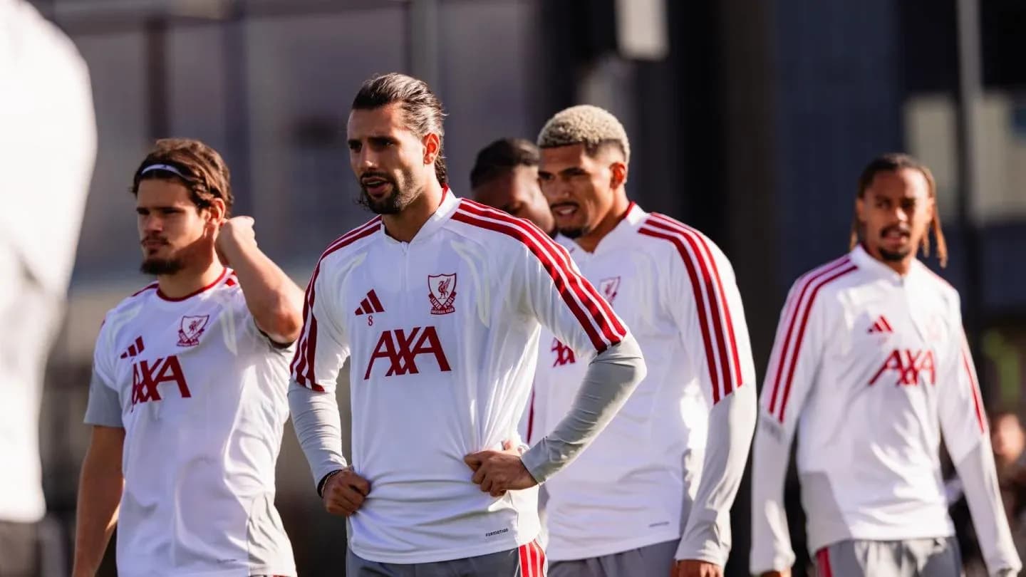 Jugadores de Liverpool en la sesión de entrenamiento Jugadores de Liverpool en la sesión de entrenamiento