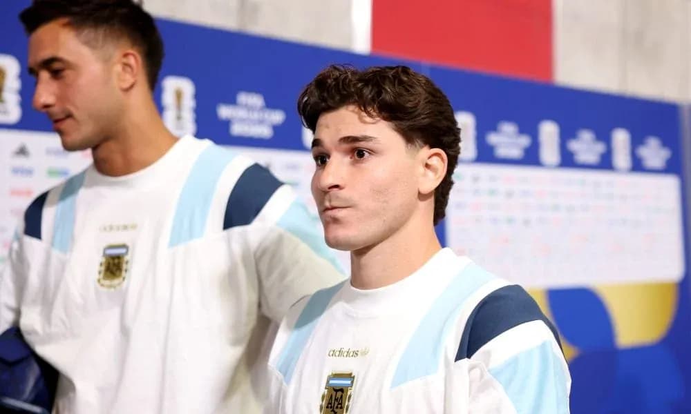 Jugadores argentinos en la zona mixta tras partido Jugadores argentinos en la zona mixta tras partido