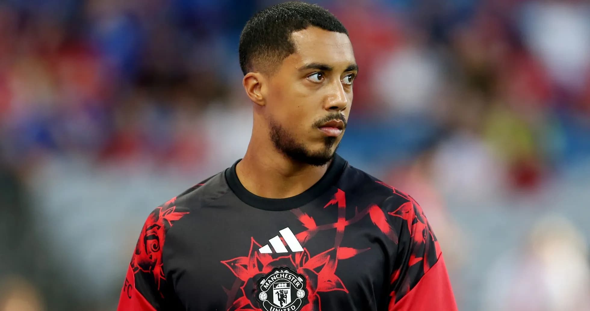 Jugador de Manchester United en calentamiento previo Jugador de Manchester United en calentamiento previo