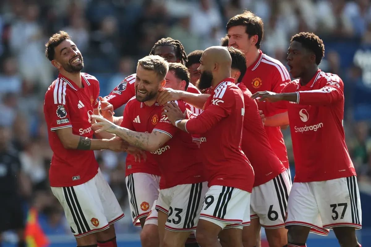 Jugadores de Manchester United celebrando un gol Jugadores de Manchester United celebrando un gol
