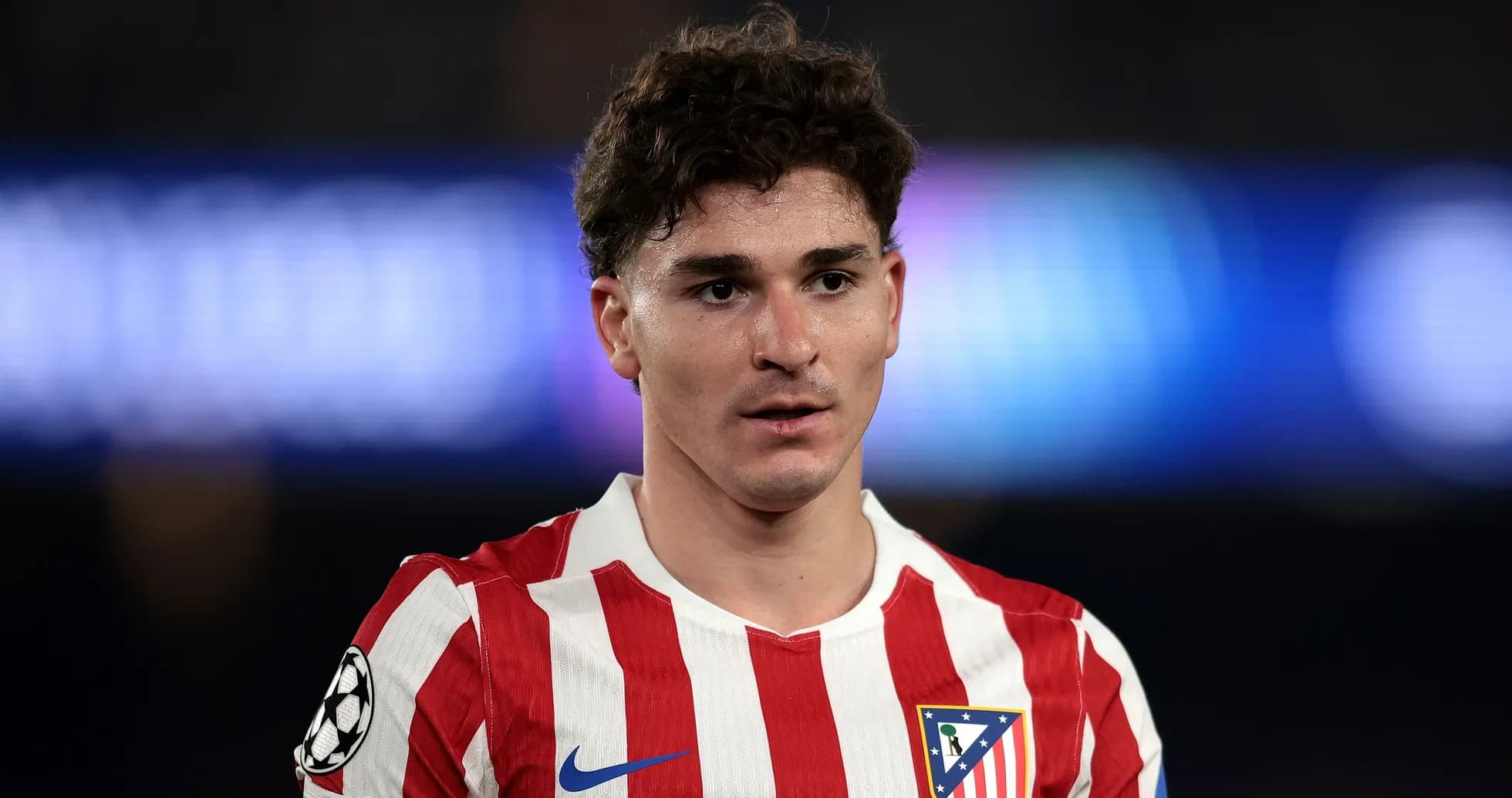 Jugador de Atlético de Madrid en el campo Jugador de Atlético de Madrid en el campo