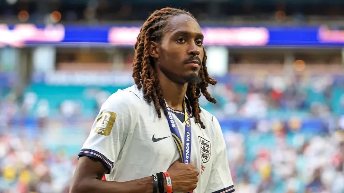 Jugador de Inglaterra con medalla en el campo Jugador de Inglaterra con medalla en el campo