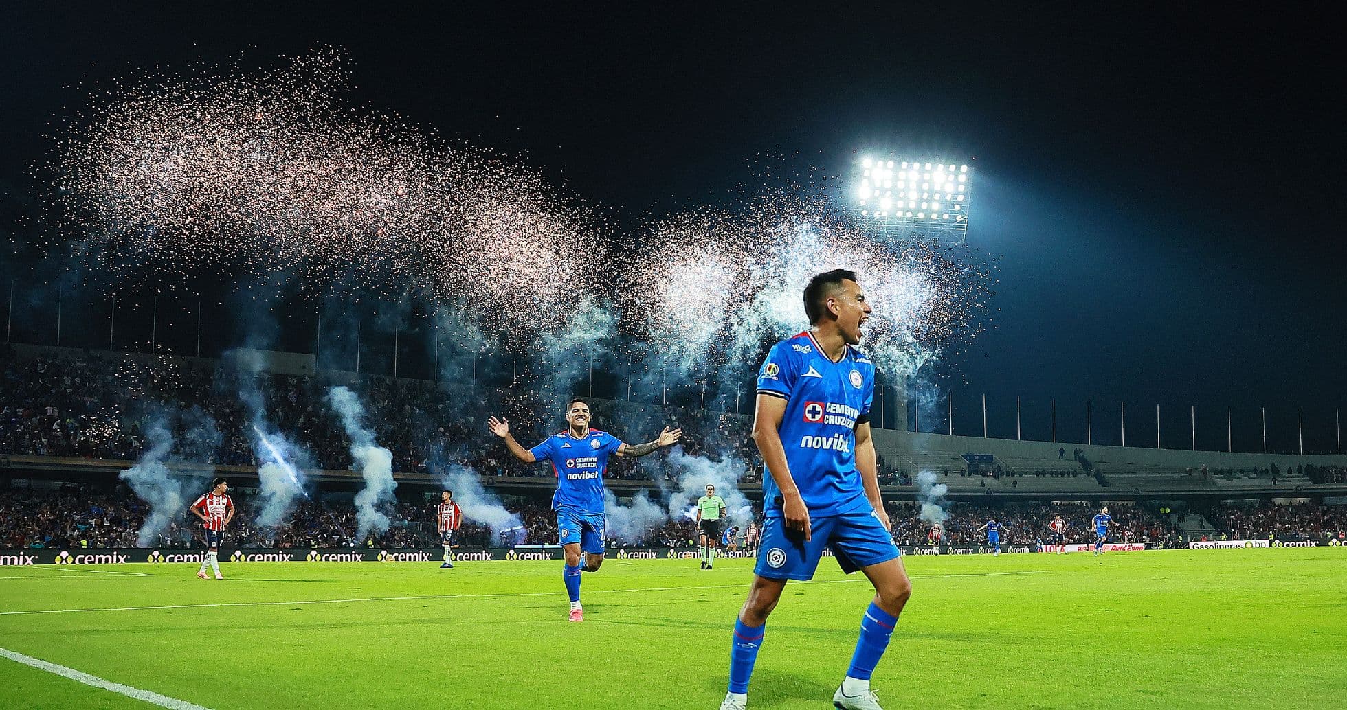 Jugadores de Cruz Azul celebrando un gol Jugadores de Cruz Azul celebrando un gol
