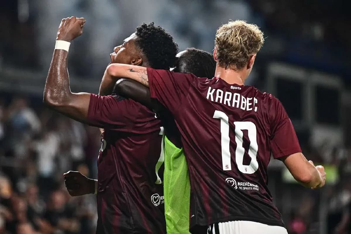 Jugadores de Sparta Praha celebrando un gol Jugadores de Sparta Praha celebrando un gol