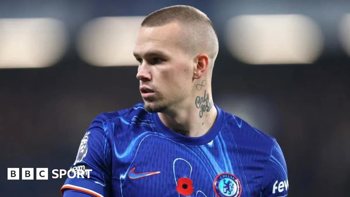 Jugador de Chelsea en uniforme durante partido Jugador de Chelsea en uniforme durante partido