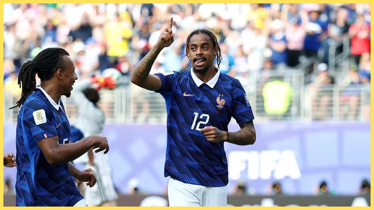 Jugador de Francia celebrando un gol en partido Jugador de Francia celebrando un gol en partido