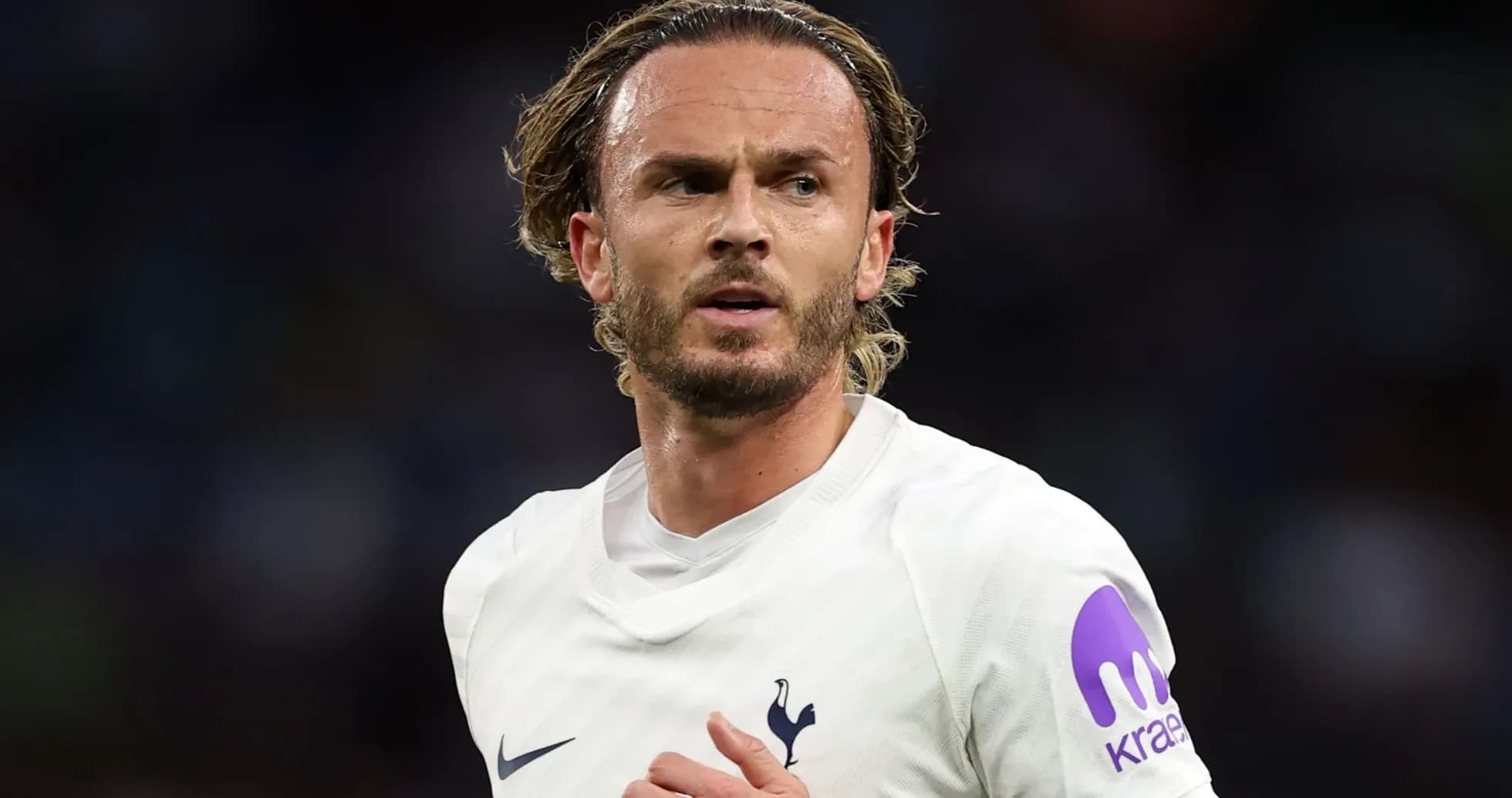 Jugador de Tottenham en acción durante el partido Jugador de Tottenham en acción durante el partido