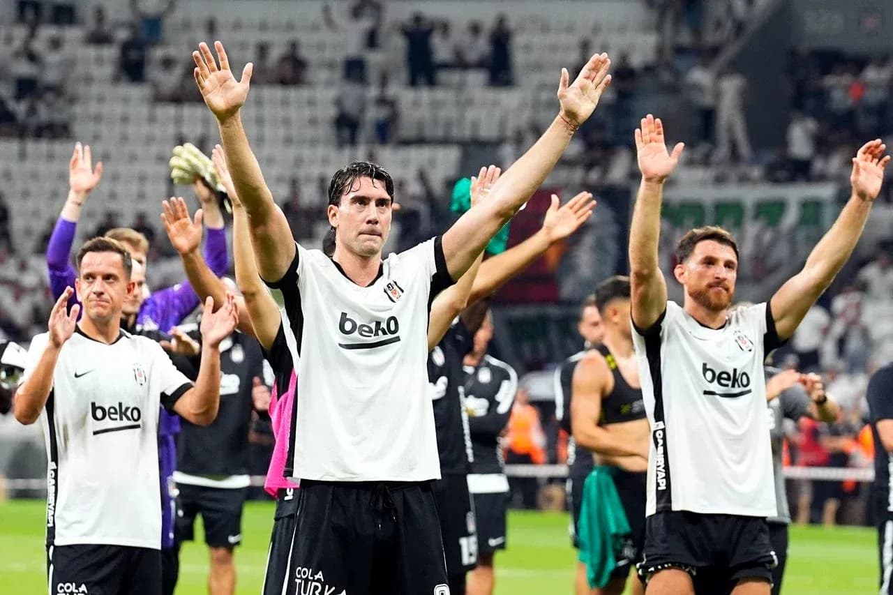 Jugadores de Beşiktaş celebrando tras el partido Jugadores de Beşiktaş celebrando tras el partido