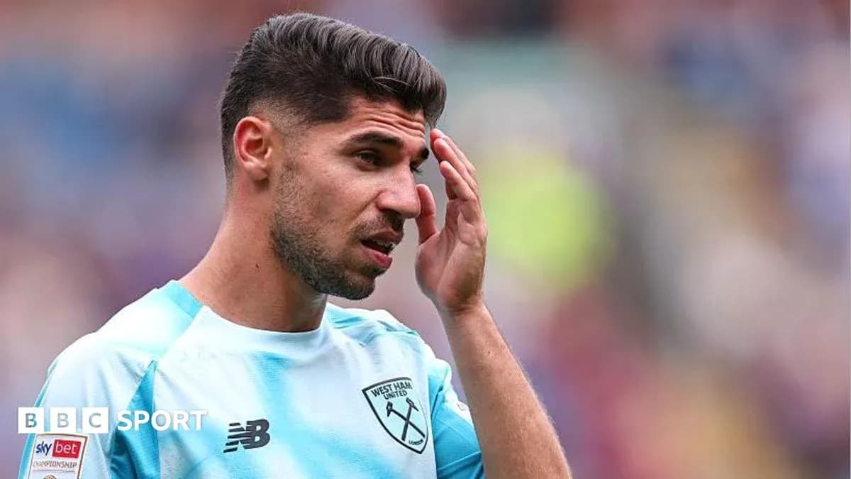 Jugador de West Ham United en la cancha Jugador de West Ham United en la cancha