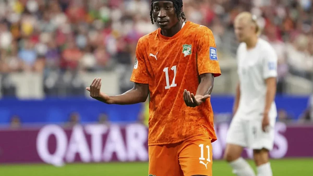 Jugador de Costa de Marfil en acción durante el partido Jugador de Costa de Marfil en acción durante el partido