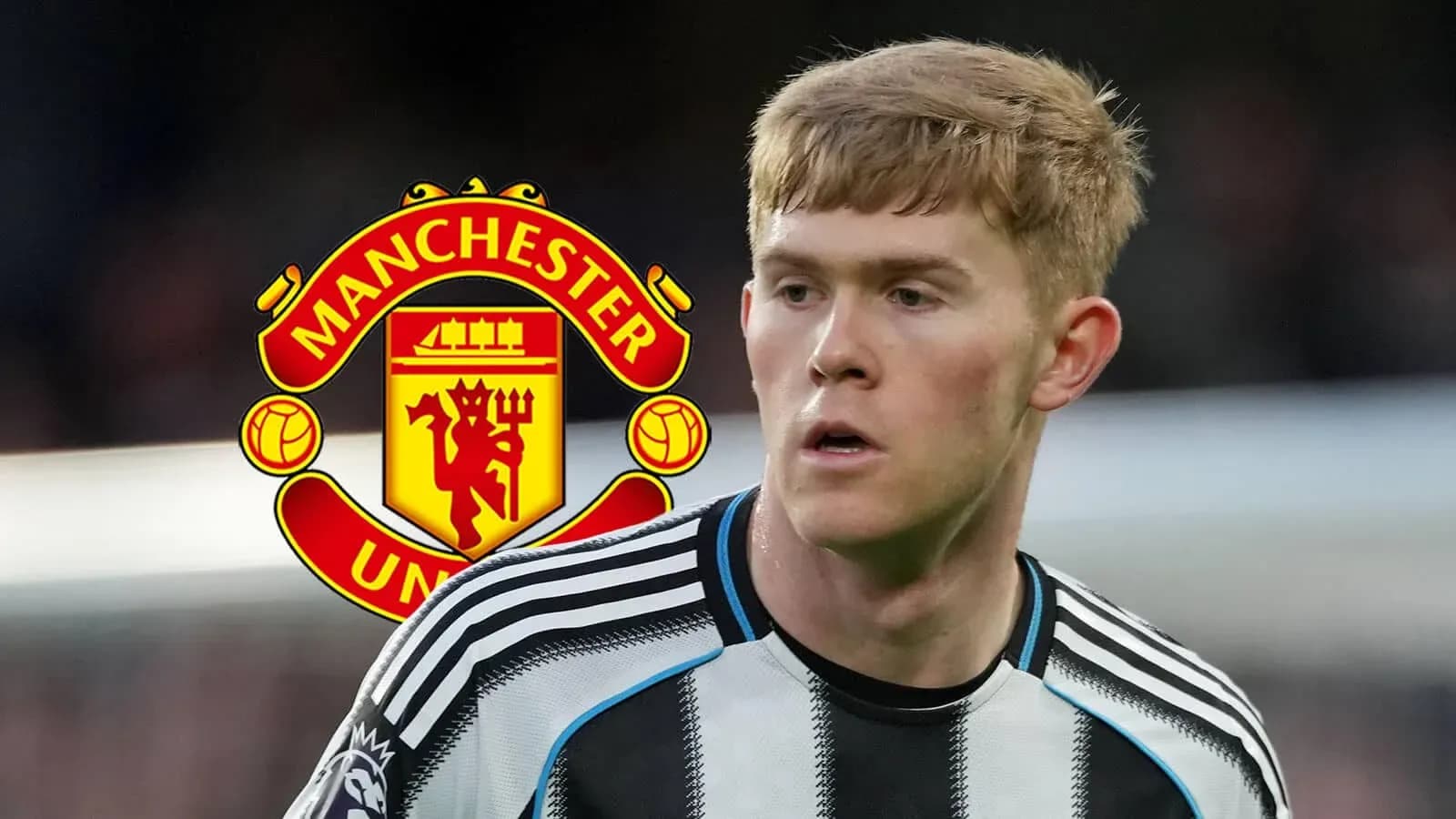 Jugador con camiseta de Newcastle y logo de Manchester United Jugador con camiseta de Newcastle y logo de Manchester United