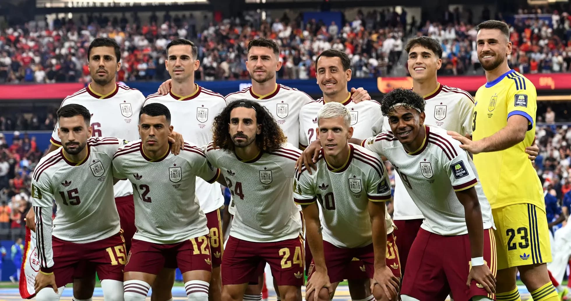Equipo de fútbol de España posando para foto oficial Equipo de fútbol de España posando para foto oficial