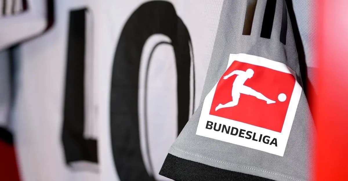 Detalle de camiseta con logo de Bundesliga Detalle de camiseta con logo de Bundesliga