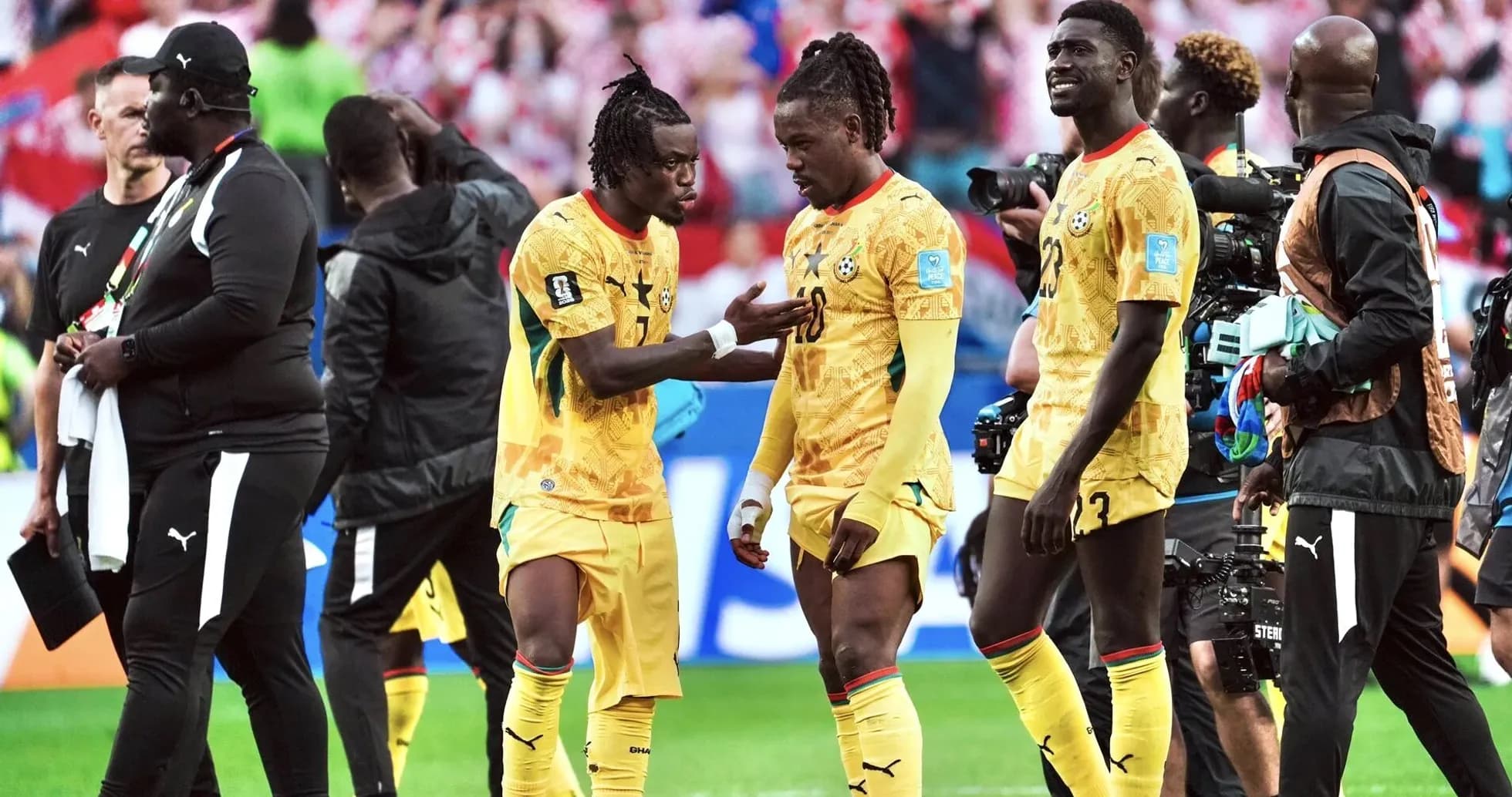 Jugadores de Ghana discutiendo en el partido Jugadores de Ghana discutiendo en el partido