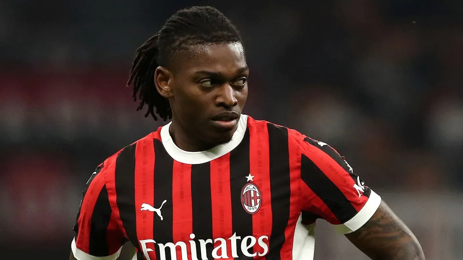 Jugador de AC Milan en acción durante el partido Jugador de AC Milan en acción durante el partido