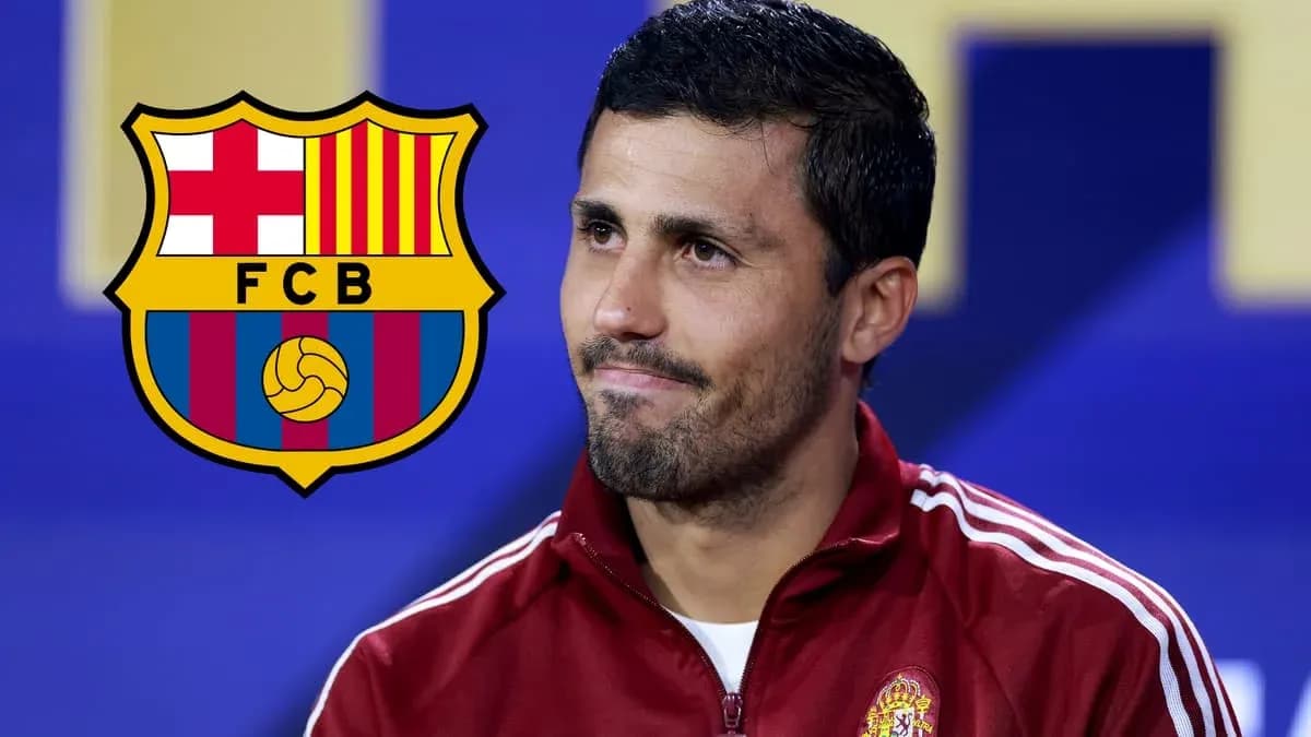 Jugador en conferencia de prensa con logo del FC Barcelona Jugador en conferencia de prensa con logo del FC Barcelona