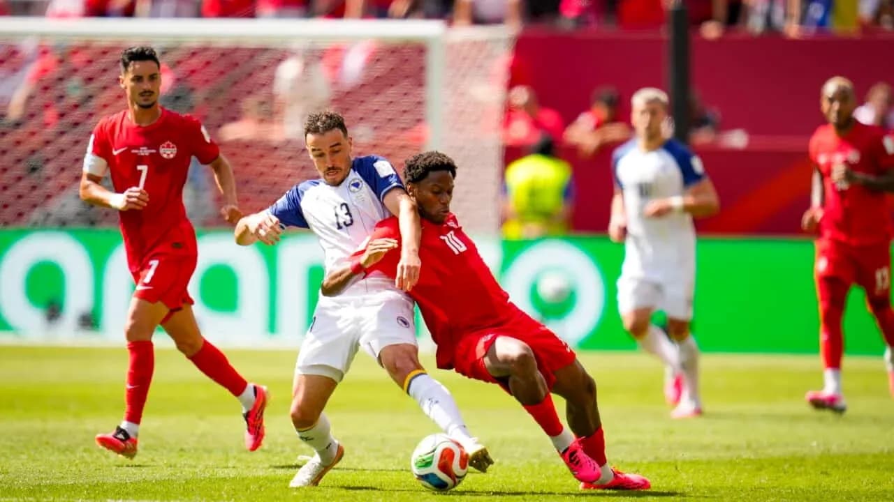 Acción del partido entre Canadá y Bosnia Acción del partido entre Canadá y Bosnia