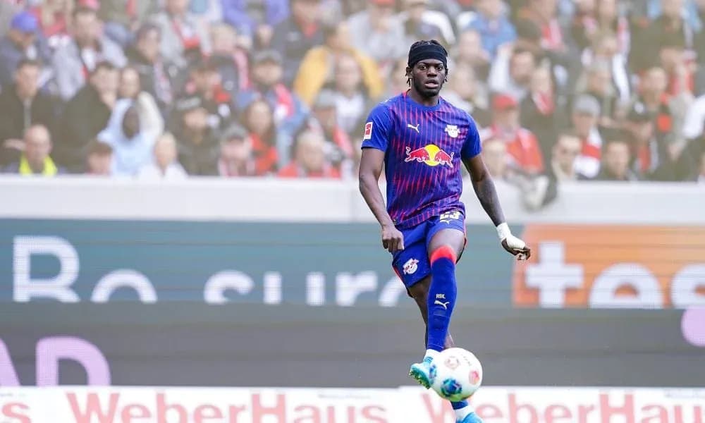 Jugador de RB Leipzig en acción durante el partido Jugador de RB Leipzig en acción durante el partido