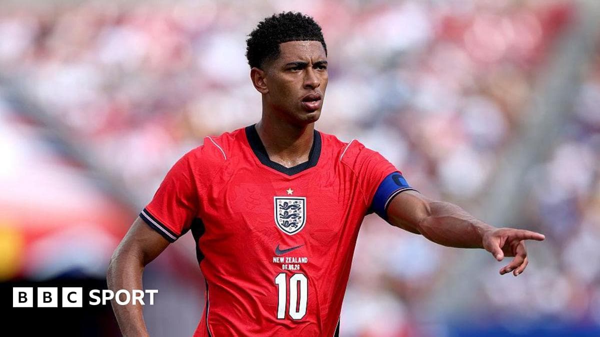Jugador de Inglaterra señalando durante un partido Jugador de Inglaterra señalando durante un partido