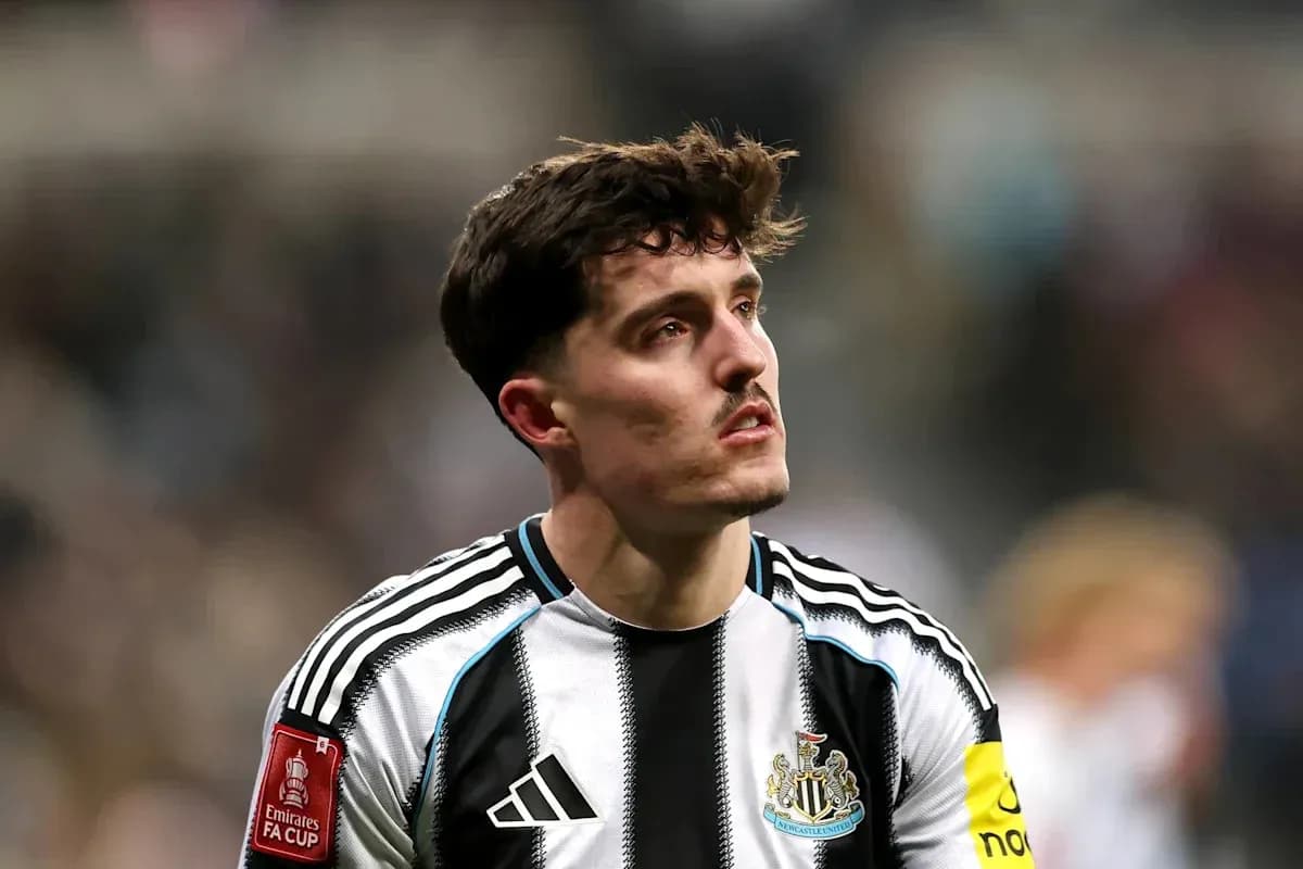 Jugador de Newcastle United en el campo Jugador de Newcastle United en el campo