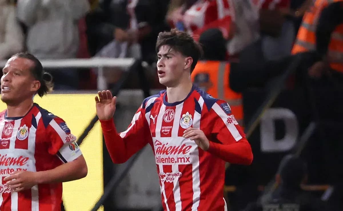 Jugador de Chivas celebrando un gol Jugador de Chivas celebrando un gol
