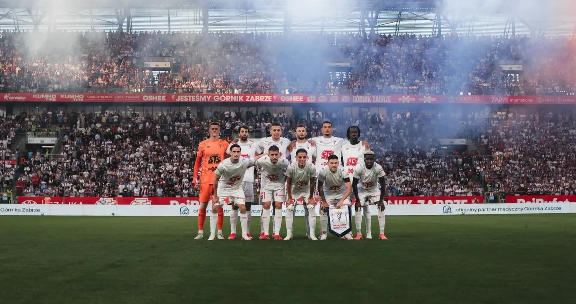 Equipo de Górnik Zabrze en el estadio Equipo de Górnik Zabrze en el estadio