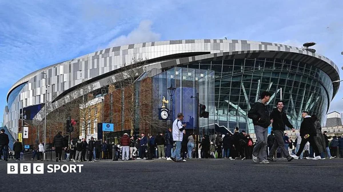 Aficionados llegando al estadio de Tottenham Aficionados llegando al estadio de Tottenham