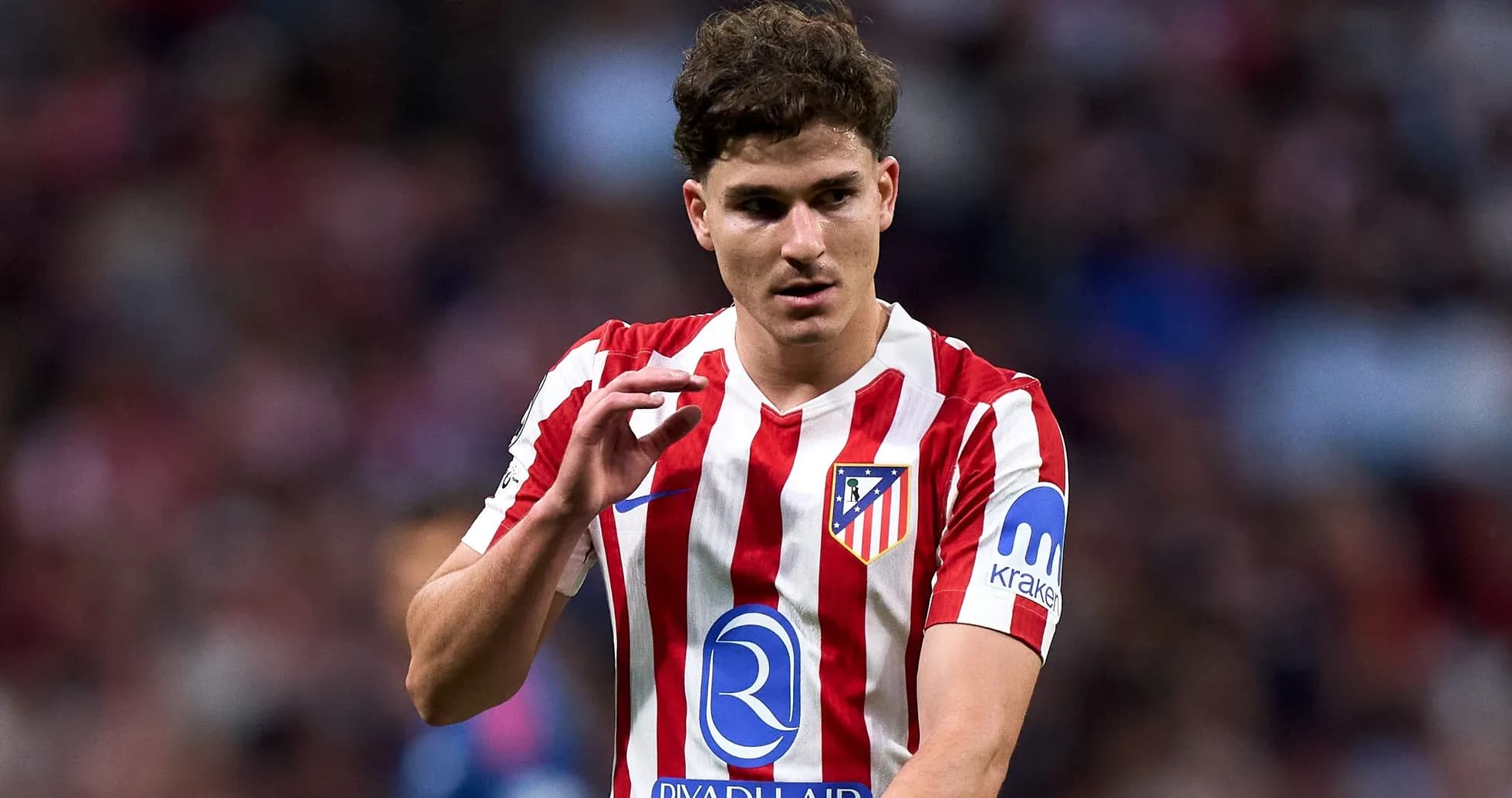 Jugador de Atlético de Madrid en acción durante el partido Jugador de Atlético de Madrid en acción durante el partido