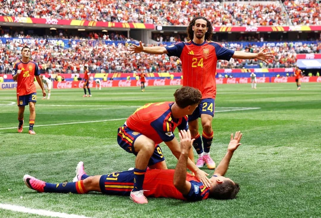 Jugadores de España celebrando un gol Jugadores de España celebrando un gol