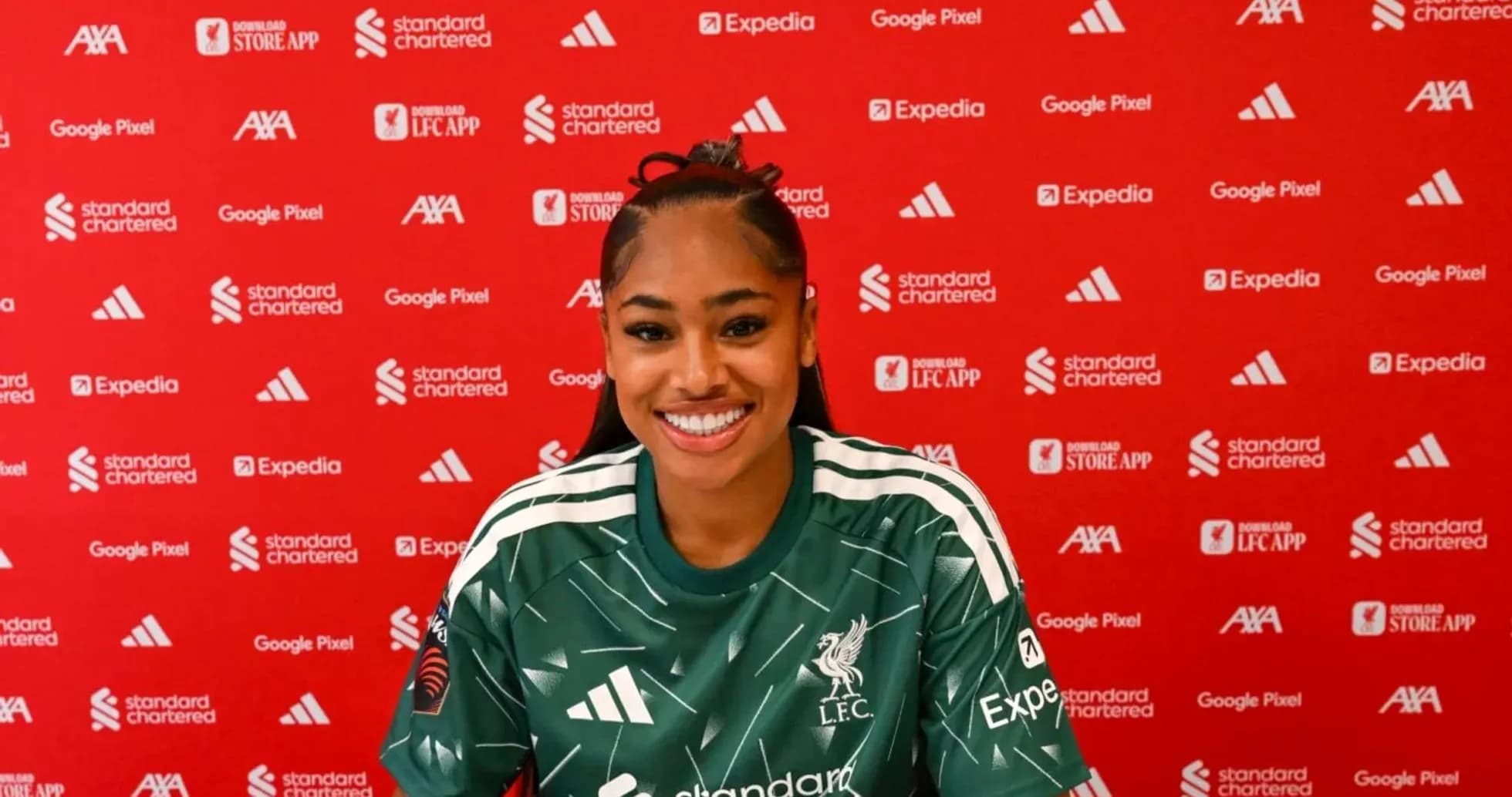 Jugadora de Liverpool en conferencia de prensa Jugadora de Liverpool en conferencia de prensa