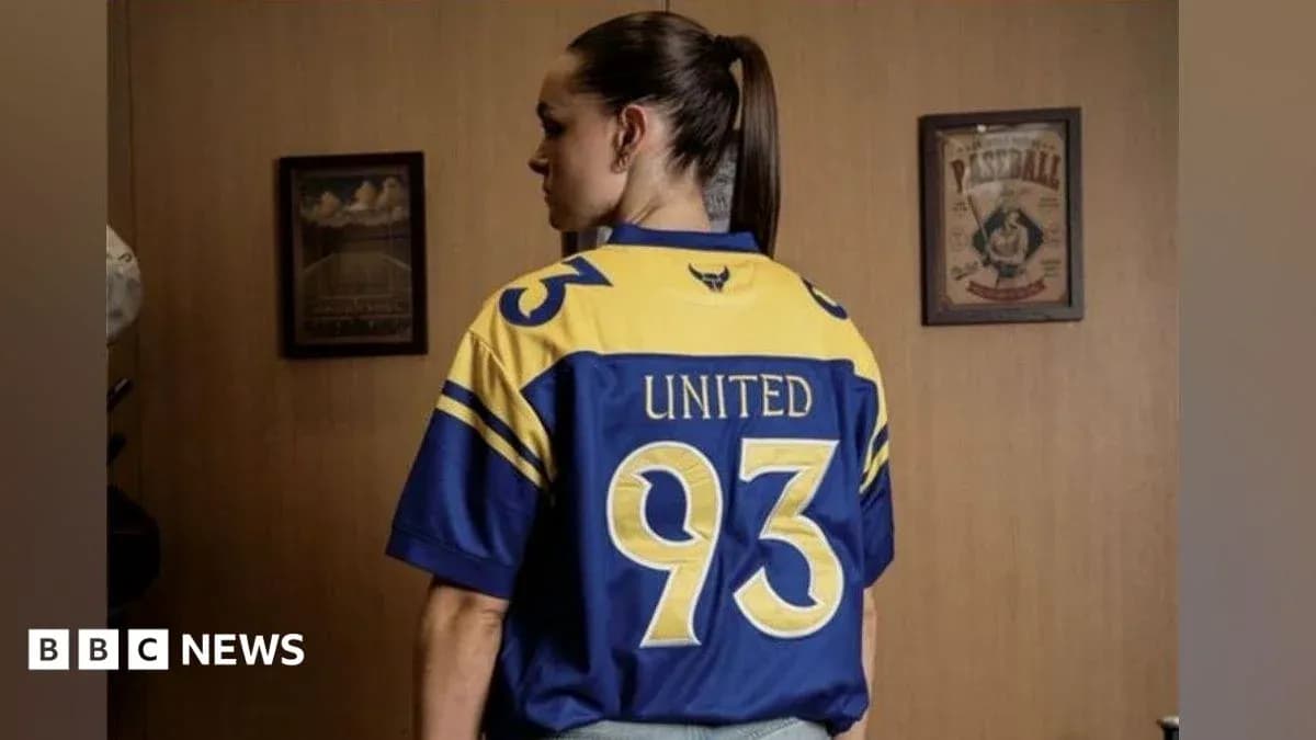 Persona con camiseta de United número 93 Persona con camiseta de United número 93