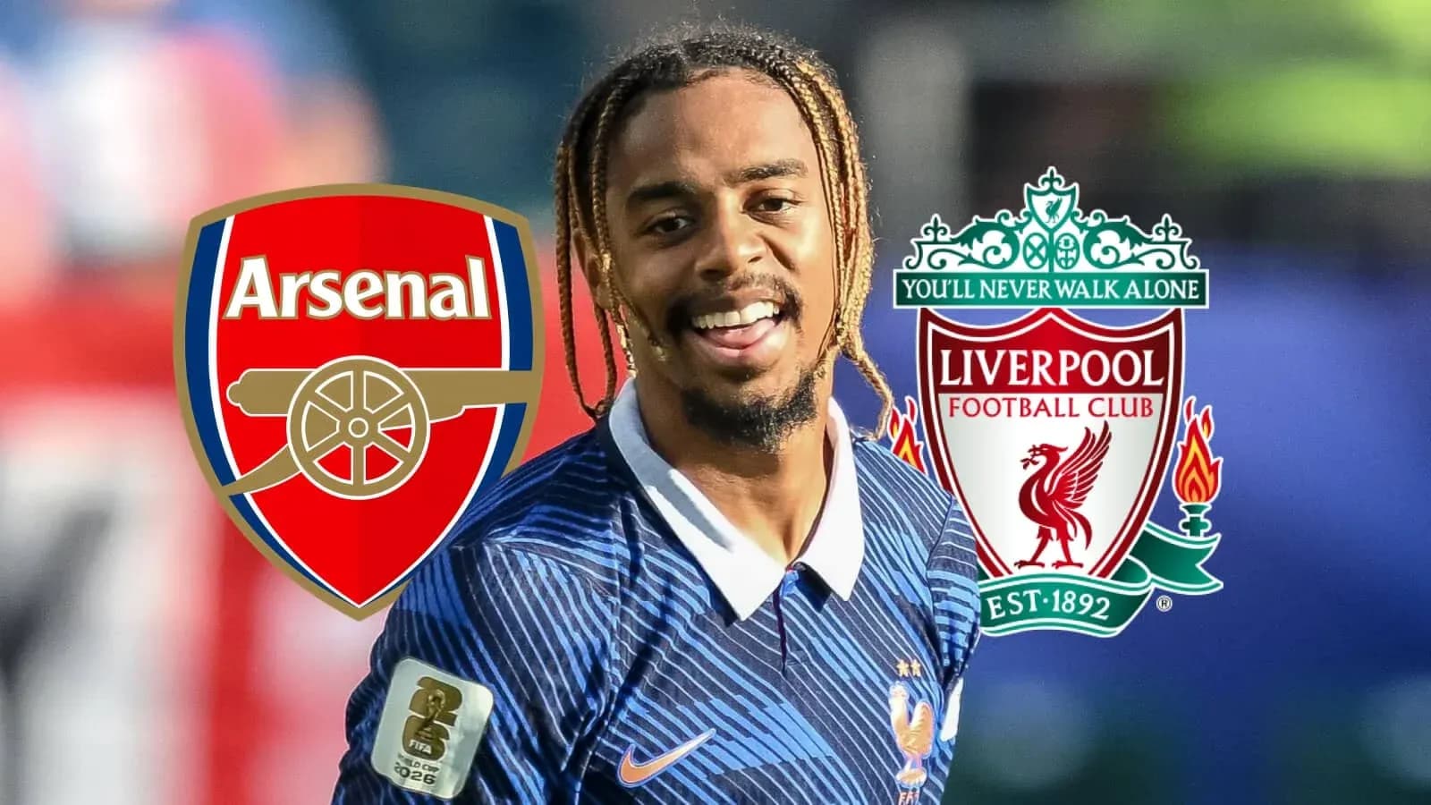 Jugador sonriendo con escudos de Arsenal y Liverpool Jugador sonriendo con escudos de Arsenal y Liverpool