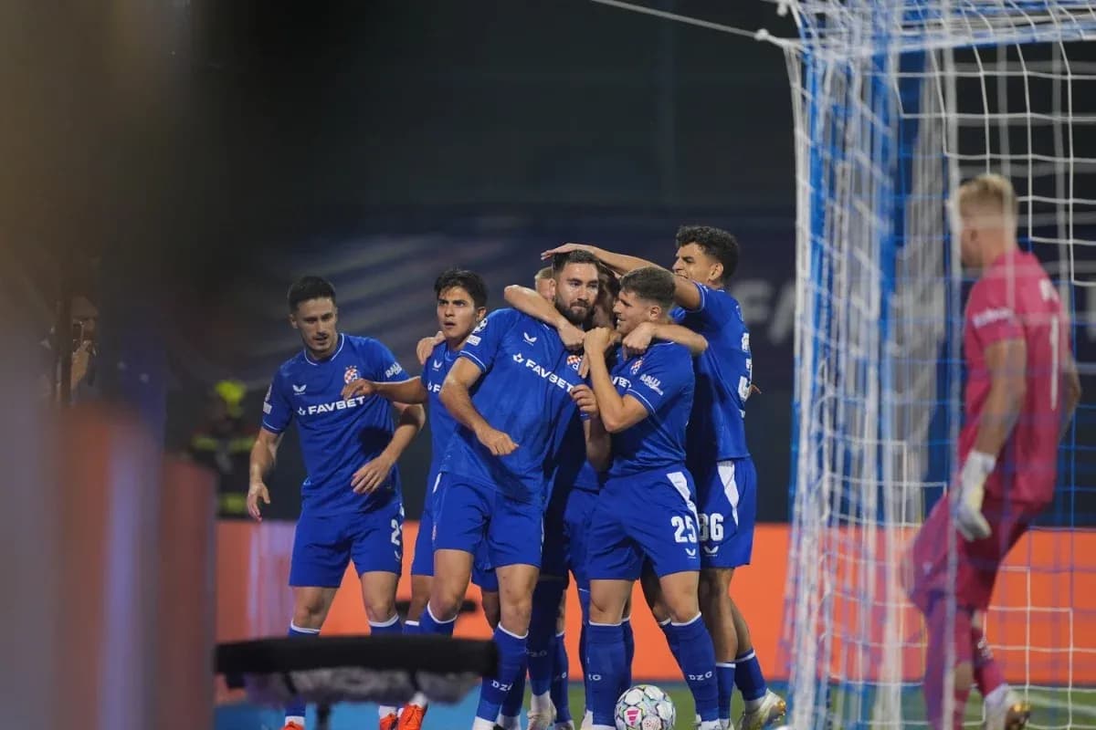 Jugadores de Dinamo Zagreb celebrando un gol Jugadores de Dinamo Zagreb celebrando un gol