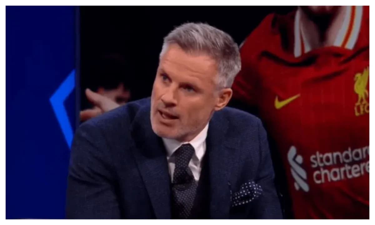 Analista hablando en un programa deportivo de fútbol Analista hablando en un programa deportivo de fútbol