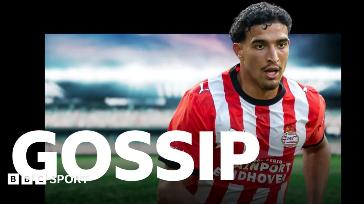Jugador de PSV corriendo en el campo de fútbol Jugador de PSV corriendo en el campo de fútbol
