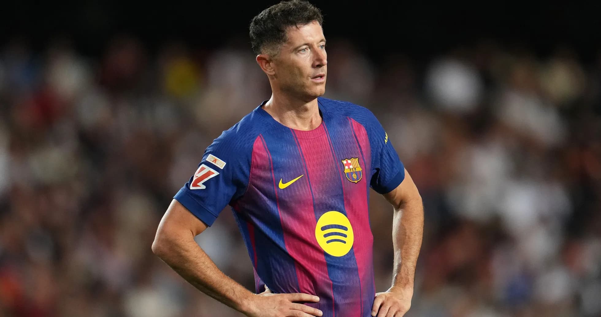 Jugador de Barcelona en el campo durante el partido Jugador de Barcelona en el campo durante el partido