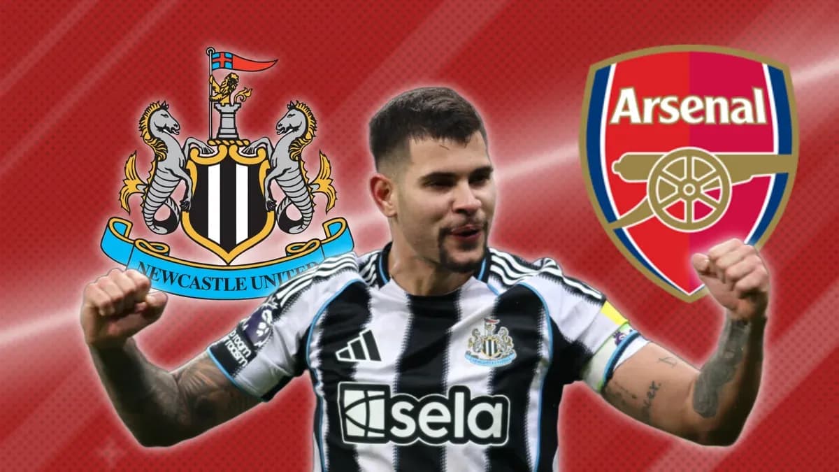 Jugador de Newcastle United con logos de Arsenal y Newcastle Jugador de Newcastle United con logos de Arsenal y Newcastle