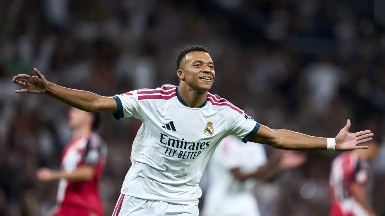 Jugador de Real Madrid celebrando un gol Jugador de Real Madrid celebrando un gol