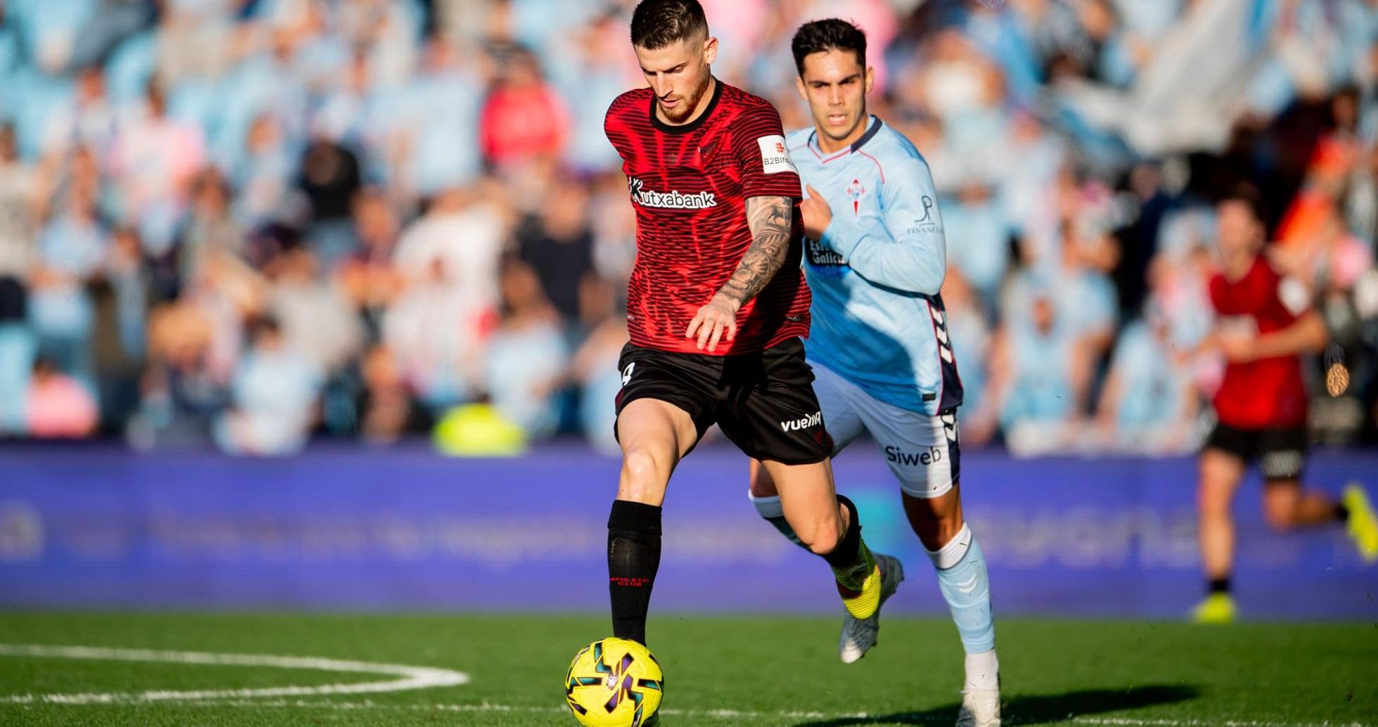 Jugadores de Athletic Club y Celta Vigo en acción Jugadores de Athletic Club y Celta Vigo en acción