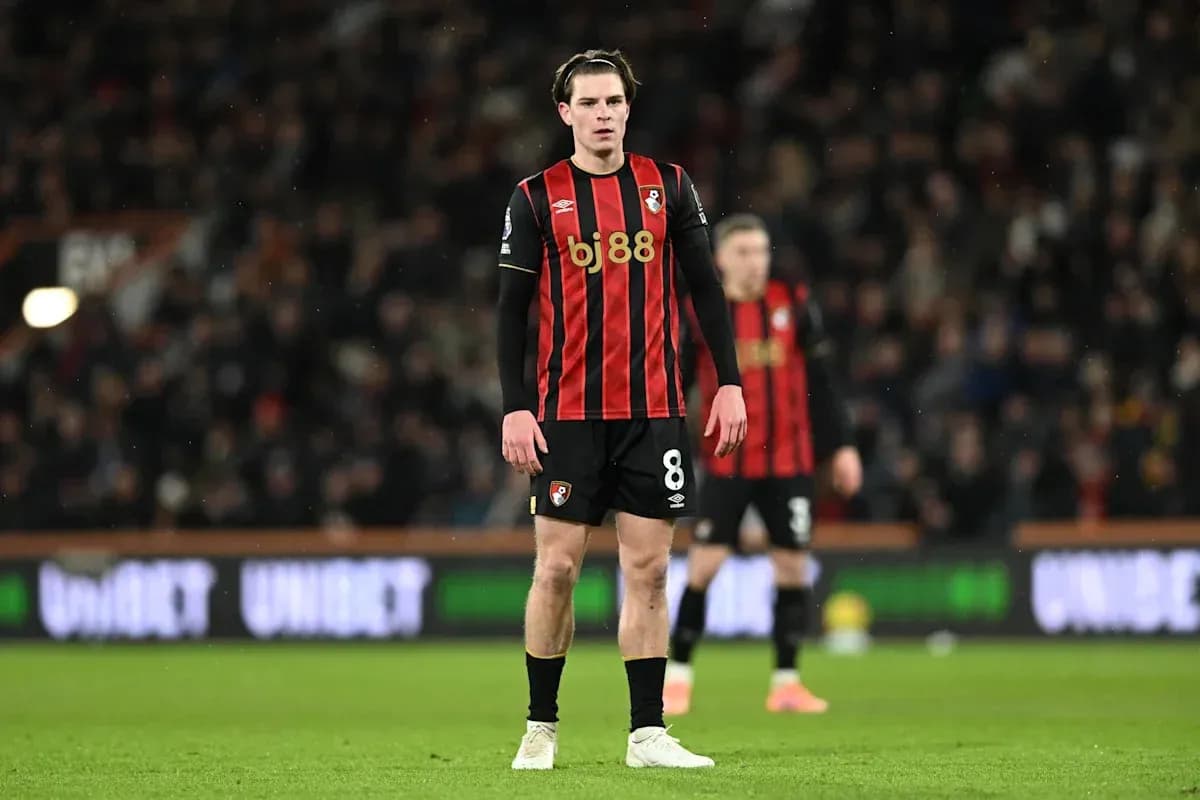 Jugador de Bournemouth en acción durante un partido Jugador de Bournemouth en acción durante un partido