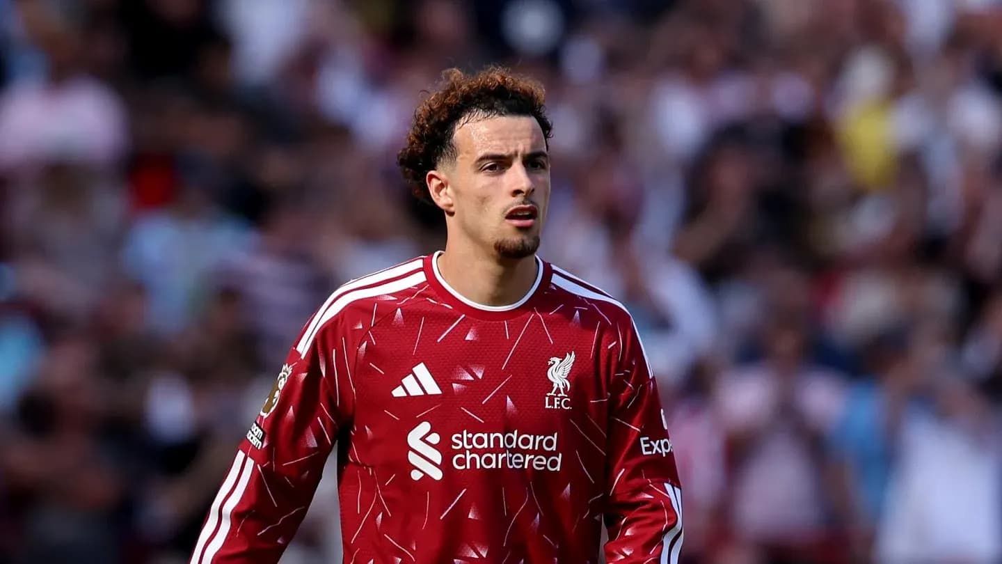 Jugador de Liverpool en el campo durante el partido Jugador de Liverpool en el campo durante el partido