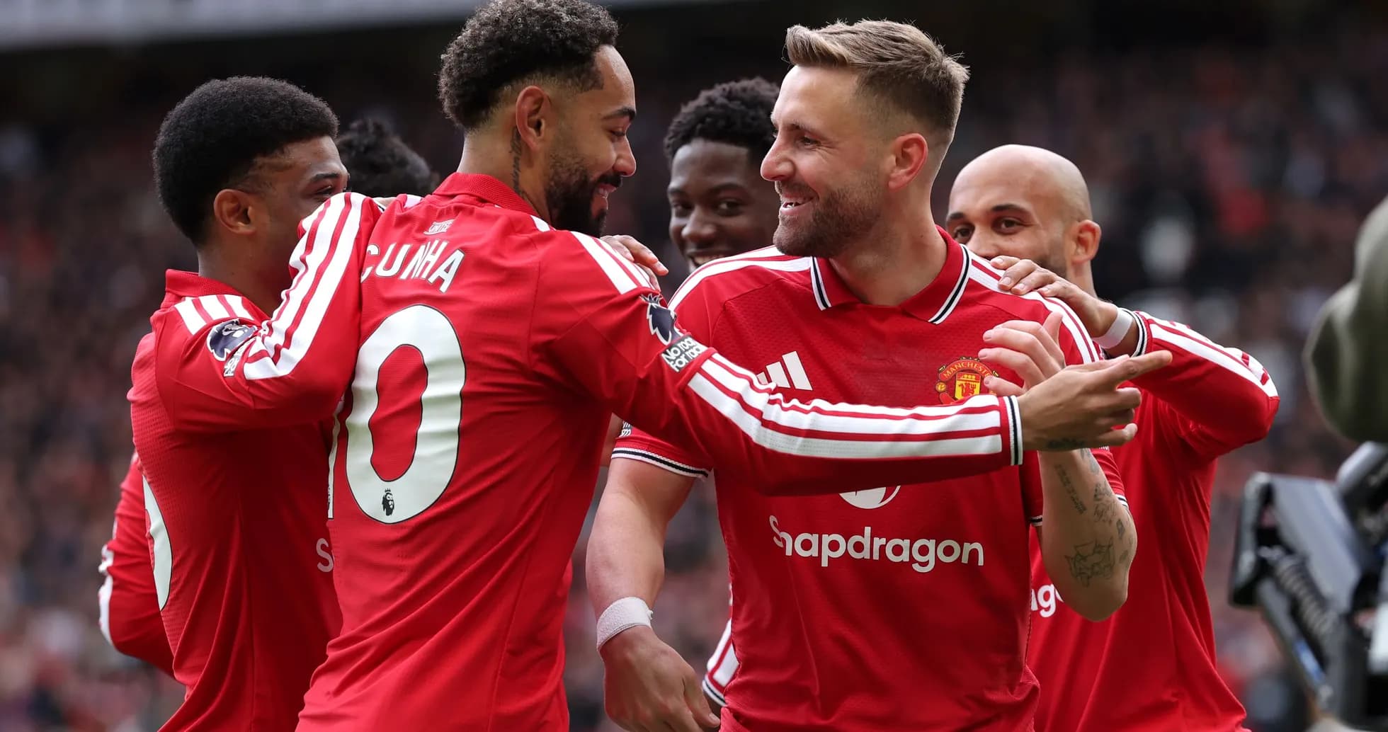 Jugadores de Manchester United celebrando un gol Jugadores de Manchester United celebrando un gol
