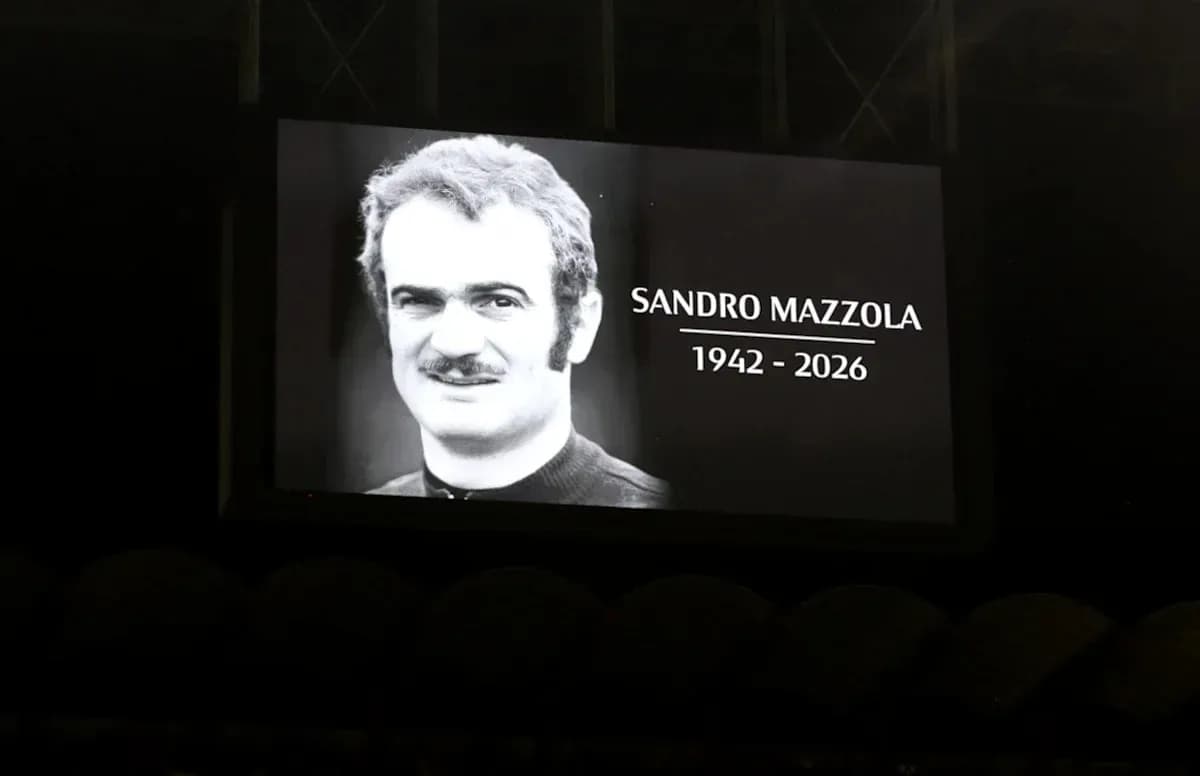 Pantalla con homenaje a Sandro Mazzola, 1942-2026 Pantalla con homenaje a Sandro Mazzola, 1942-2026