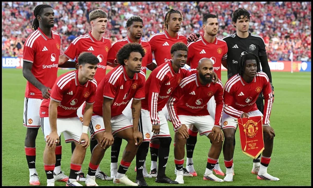 Equipo de Manchester United posando antes del partido Equipo de Manchester United posando antes del partido