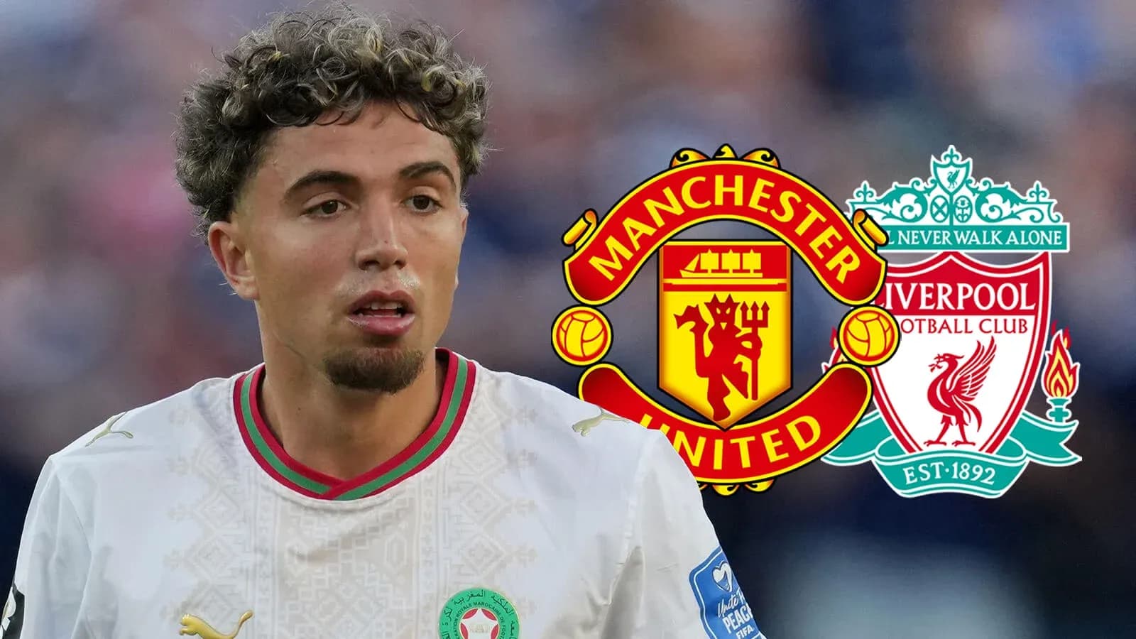 Jugador en acción con logos de Manchester United y Liverpool Jugador en acción con logos de Manchester United y Liverpool
