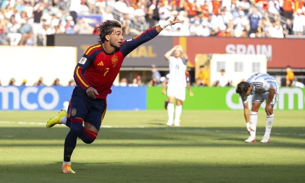 Jugador de España celebrando un gol en el partido Jugador de España celebrando un gol en el partido
