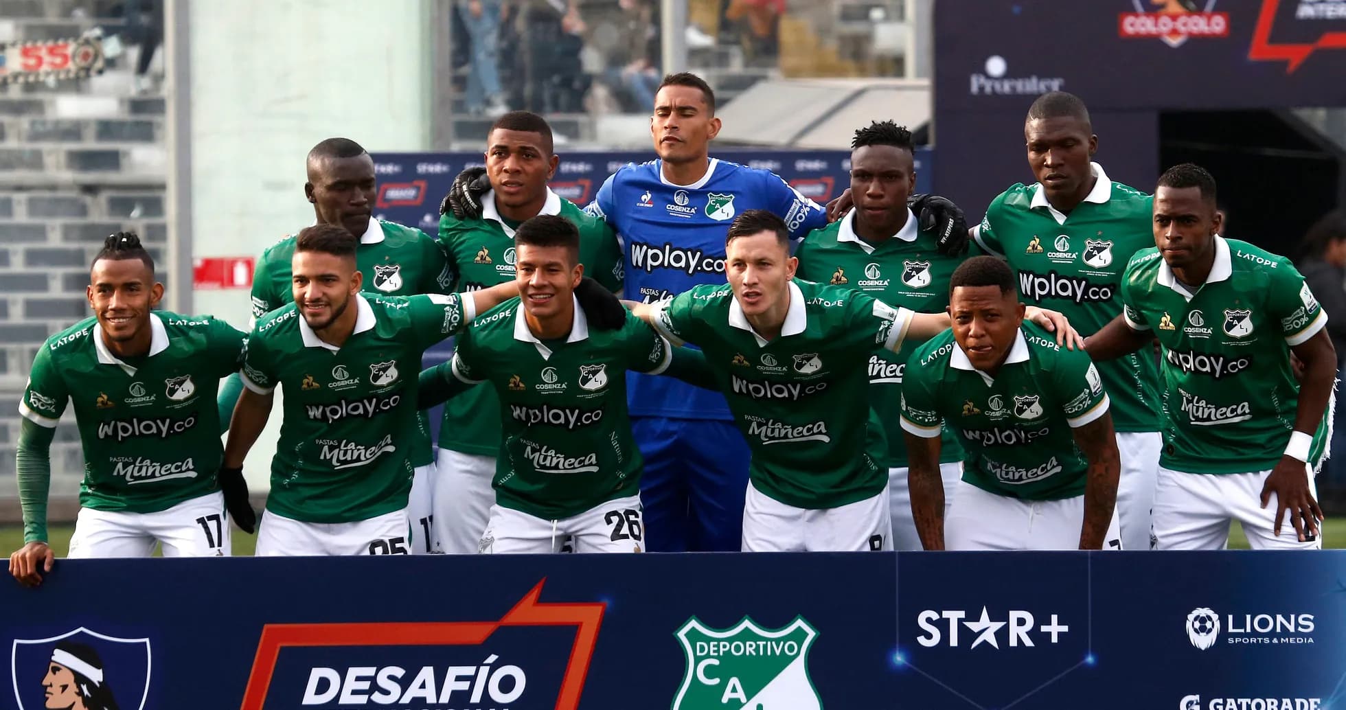 Equipo Deportivo Cali posando antes del partido Equipo Deportivo Cali posando antes del partido