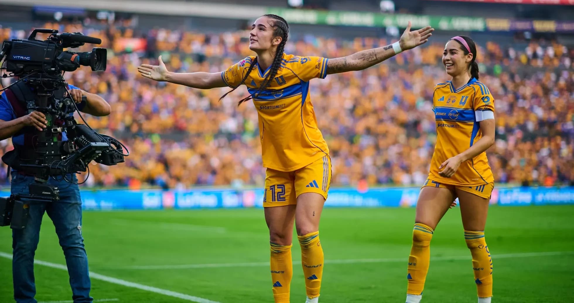 Jugadoras de Tigres celebrando un gol Jugadoras de Tigres celebrando un gol